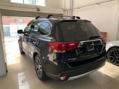 MITSUBISHI OUTLANDER 3.0 GT 4X4 V6 24V GASOLINA 4P AUTOMÁTICO 2016/2017 FÁBIO BERNARDES PORTO ALEGRE / Carros no Vale