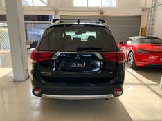 MITSUBISHI OUTLANDER 3.0 GT 4X4 V6 24V GASOLINA 4P AUTOMÁTICO 2016/2017 FÁBIO BERNARDES PORTO ALEGRE / Carros no Vale