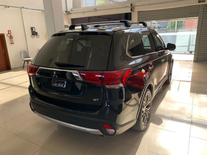 MITSUBISHI OUTLANDER 3.0 GT 4X4 V6 24V GASOLINA 4P AUTOMÁTICO 2016/2017 FÁBIO BERNARDES PORTO ALEGRE / Carros no Vale