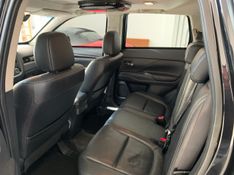 MITSUBISHI OUTLANDER 3.0 GT 4X4 V6 24V GASOLINA 4P AUTOMÁTICO 2016/2017 FÁBIO BERNARDES PORTO ALEGRE / Carros no Vale