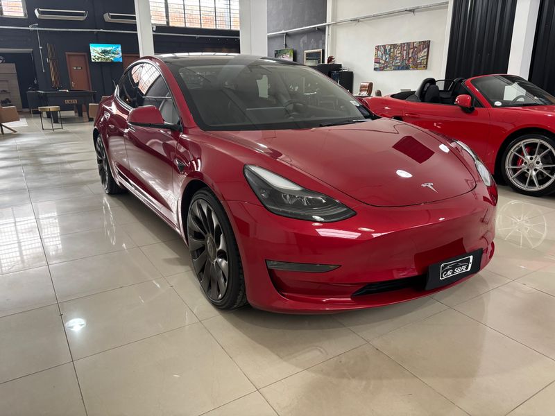 TESLA MODEL 3 ELÉTRICO AWD STANDARD RANGE PLUS 2022/2023 FÁBIO BERNARDES PORTO ALEGRE / Carros no Vale