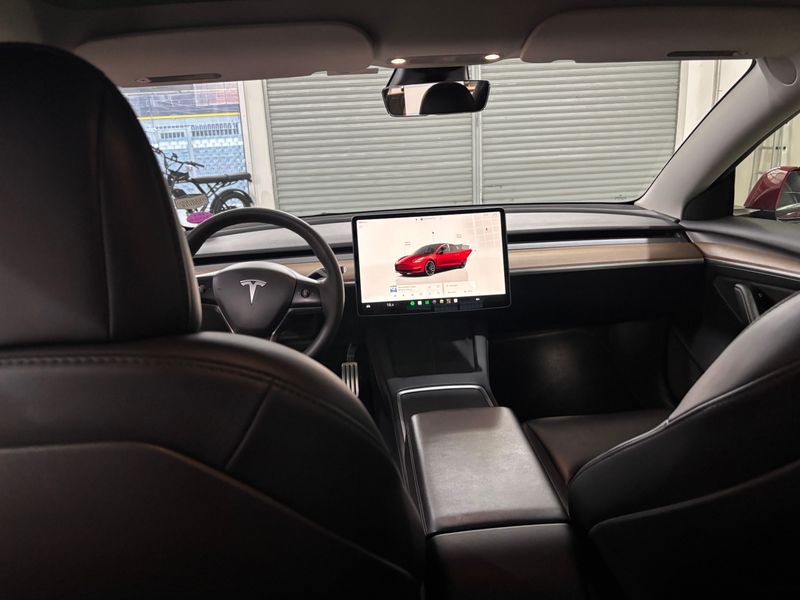 TESLA MODEL 3 ELÉTRICO AWD STANDARD RANGE PLUS 2022/2023 FÁBIO BERNARDES PORTO ALEGRE / Carros no Vale