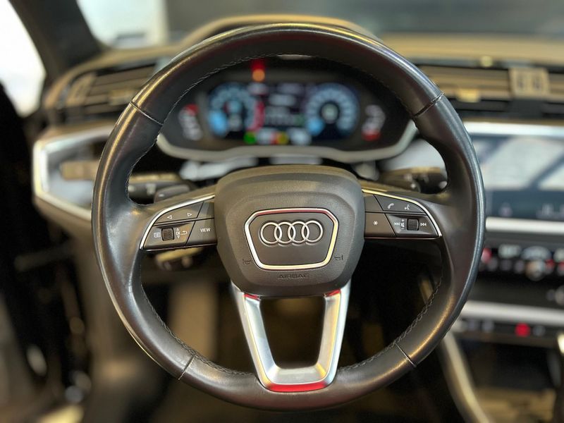 Audi Q3 Black S Line 1.4 TFSI S-tronic 2020/2021 CONCEPT MOTORS PASSO FUNDO / Carros no Vale Audi Q3 Black S Line 1.4 TFSI S-tronic 2020/2021 CONCEPT MOTORS PASSO FUNDO / Carros no Vale