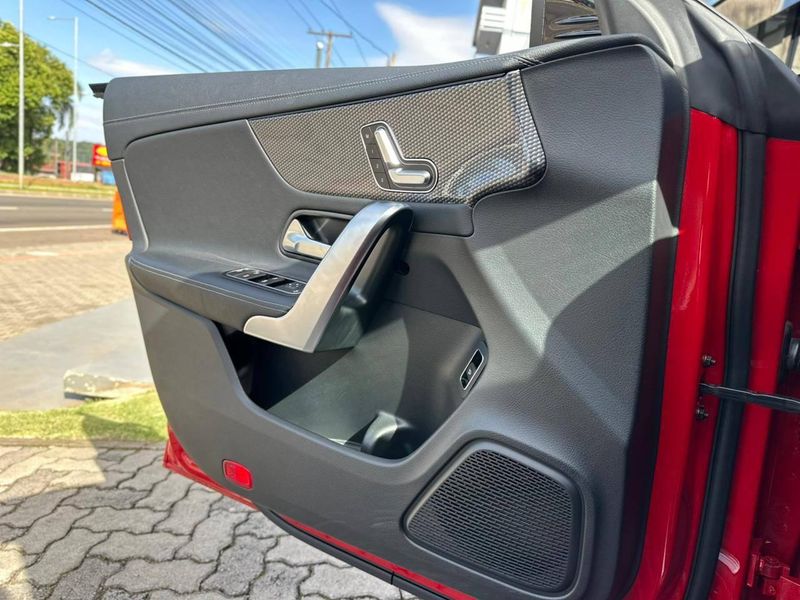 Mercedes-Benz Cla 250 250 2.0 16V TB Aut. 2019/2020 CONCEPT MOTORS PASSO FUNDO / Carros no Vale Mercedes-Benz Cla 250 250 2.0 16V TB Aut. 2019/2020 CONCEPT MOTORS PASSO FUNDO / Carros no Vale