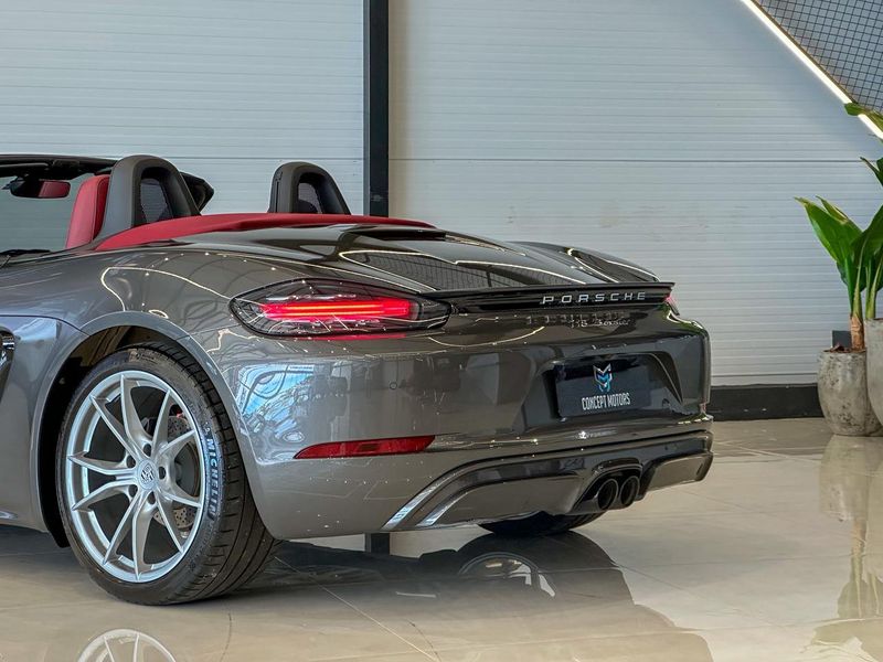 Porsche 718 Boxster 2.0 300cv 2023/2023 CONCEPT MOTORS PASSO FUNDO / Carros no Vale Porsche 718 Boxster 2.0 300cv 2023/2023 CONCEPT MOTORS PASSO FUNDO / Carros no Vale