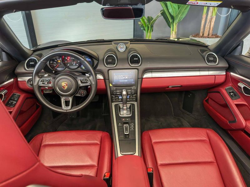 Porsche 718 Boxster 2.0 300cv 2023/2023 CONCEPT MOTORS PASSO FUNDO / Carros no Vale Porsche 718 Boxster 2.0 300cv 2023/2023 CONCEPT MOTORS PASSO FUNDO / Carros no Vale