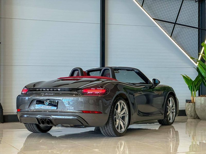 Porsche 718 Boxster 2.0 300cv 2023/2023 CONCEPT MOTORS PASSO FUNDO / Carros no Vale Porsche 718 Boxster 2.0 300cv 2023/2023 CONCEPT MOTORS PASSO FUNDO / Carros no Vale