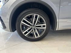 Volkswagen Tiguan Allspac R-Line 300 TSI 2.0 2023/2024 CONCEPT MOTORS PASSO FUNDO / Carros no Vale