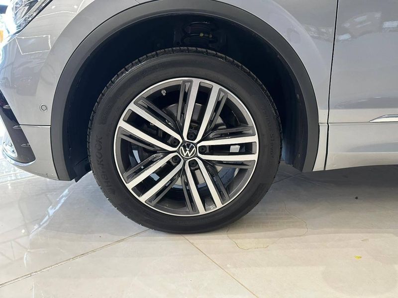Volkswagen Tiguan Allspac R-Line 300 TSI 2.0 2023/2024 CONCEPT MOTORS PASSO FUNDO / Carros no Vale