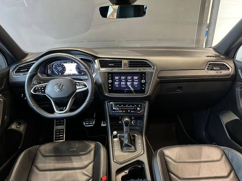 Volkswagen Tiguan Allspac R-Line 300 TSI 2.0 2023/2024 CONCEPT MOTORS PASSO FUNDO / Carros no Vale