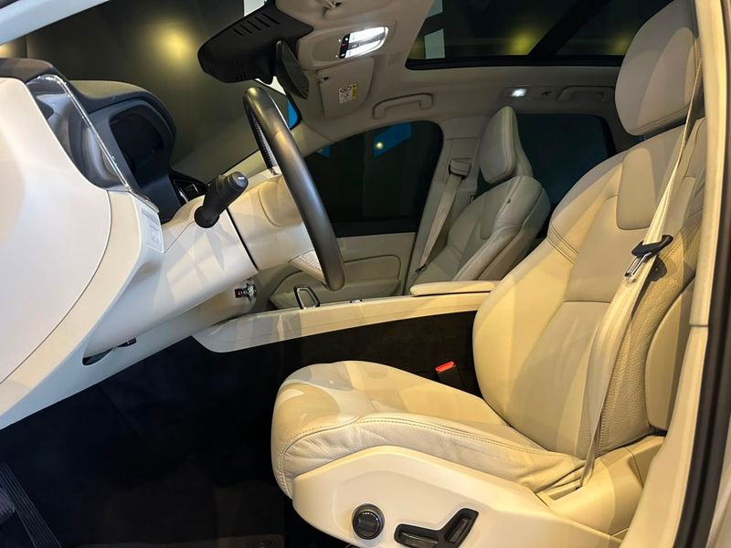 Volvo XC60 T-8 Plus 2.0 AWD (HÃ­brido) 2023/2023 CONCEPT MOTORS PASSO FUNDO / Carros no Vale