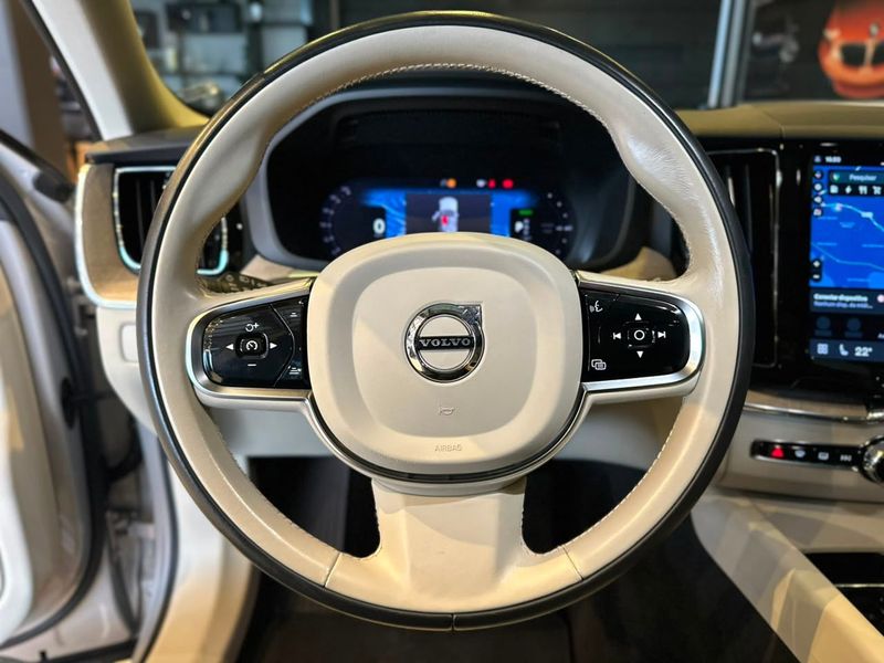 Volvo XC60 T-8 Plus 2.0 AWD (HÃ­brido) 2023/2023 CONCEPT MOTORS PASSO FUNDO / Carros no Vale