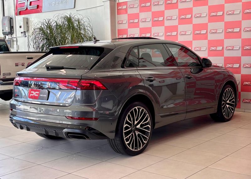 Audi Q8 Perf.Black 3.0 TFSI Quat S-tr/(Híb.) 2024/2025 PC VEÍCULOS SANTA CRUZ DO SUL / Carros no Vale Audi Q8 Perf.Black 3.0 TFSI Quat S-tr/(Híb.) 2024/2025 PC VEÍCULOS SANTA CRUZ DO SUL / Carros no Vale