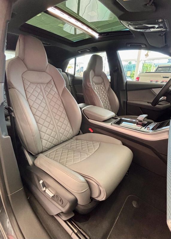 Audi Q8 Perf.Black 3.0 TFSI Quat S-tr/(Híb.) 2024/2025 PC VEÍCULOS SANTA CRUZ DO SUL / Carros no Vale Audi Q8 Perf.Black 3.0 TFSI Quat S-tr/(Híb.) 2024/2025 PC VEÍCULOS SANTA CRUZ DO SUL / Carros no Vale