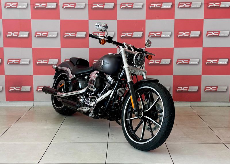 HARLEY-DAVIDSON SOFTAIL BREAKOUT FXSB 2016/2016 PC VEÍCULOS SANTA CRUZ DO SUL / Carros no Vale HARLEY-DAVIDSON SOFTAIL BREAKOUT FXSB 2016/2016 PC VEÍCULOS SANTA CRUZ DO SUL / Carros no Vale