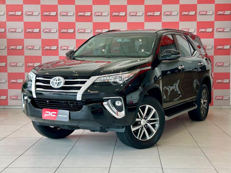 Toyota Hilux SW4 SRX 4×4 2.8 TDI 16V Dies 2018/2019 PC VEÍCULOS SANTA CRUZ DO SUL / Carros no Vale Toyota Hilux SW4 SRX 4×4 2.8 TDI 16V Dies 2018/2019 PC VEÍCULOS SANTA CRUZ DO SUL / Carros no Vale