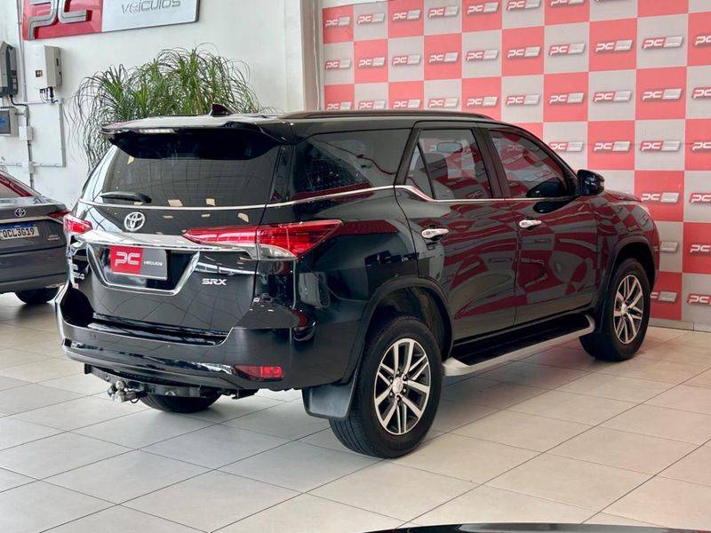 Toyota Hilux SW4 SRX 4×4 2.8 TDI 16V Dies 2018/2019 PC VEÍCULOS SANTA CRUZ DO SUL / Carros no Vale Toyota Hilux SW4 SRX 4×4 2.8 TDI 16V Dies 2018/2019 PC VEÍCULOS SANTA CRUZ DO SUL / Carros no Vale