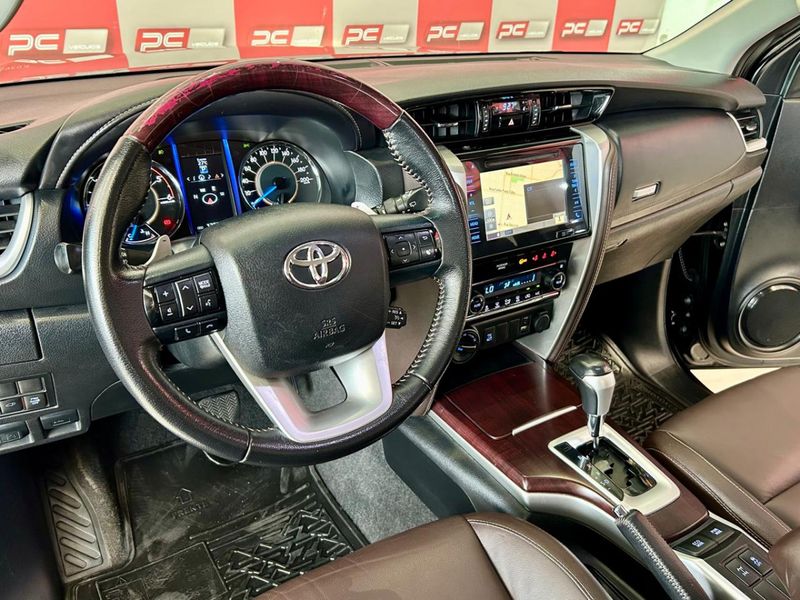 Toyota Hilux SW4 SRX 4×4 2.8 TDI 16V Dies 2018/2019 PC VEÍCULOS SANTA CRUZ DO SUL / Carros no Vale Toyota Hilux SW4 SRX 4×4 2.8 TDI 16V Dies 2018/2019 PC VEÍCULOS SANTA CRUZ DO SUL / Carros no Vale