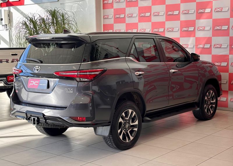 Toyota Hilux SW4 SRX Plat 4×4 2.8 TB Die 2024/2024 PC VEÍCULOS SANTA CRUZ DO SUL / Carros no Vale Toyota Hilux SW4 SRX Plat 4×4 2.8 TB Die 2024/2024 PC VEÍCULOS SANTA CRUZ DO SUL / Carros no Vale