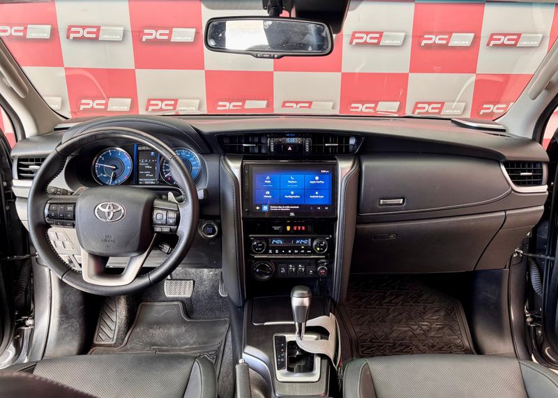 Toyota Hilux SW4 SRX Plat 4×4 2.8 TB Die 2024/2024 PC VEÍCULOS SANTA CRUZ DO SUL / Carros no Vale Toyota Hilux SW4 SRX Plat 4×4 2.8 TB Die 2024/2024 PC VEÍCULOS SANTA CRUZ DO SUL / Carros no Vale