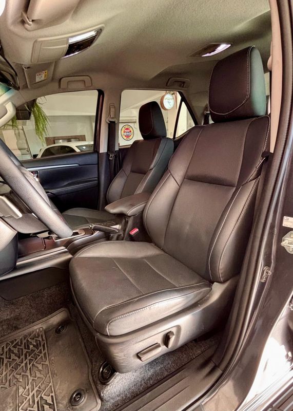 Toyota Hilux SW4 SRX Plat 4×4 2.8 TB Die 2024/2024 PC VEÍCULOS SANTA CRUZ DO SUL / Carros no Vale Toyota Hilux SW4 SRX Plat 4×4 2.8 TB Die 2024/2024 PC VEÍCULOS SANTA CRUZ DO SUL / Carros no Vale