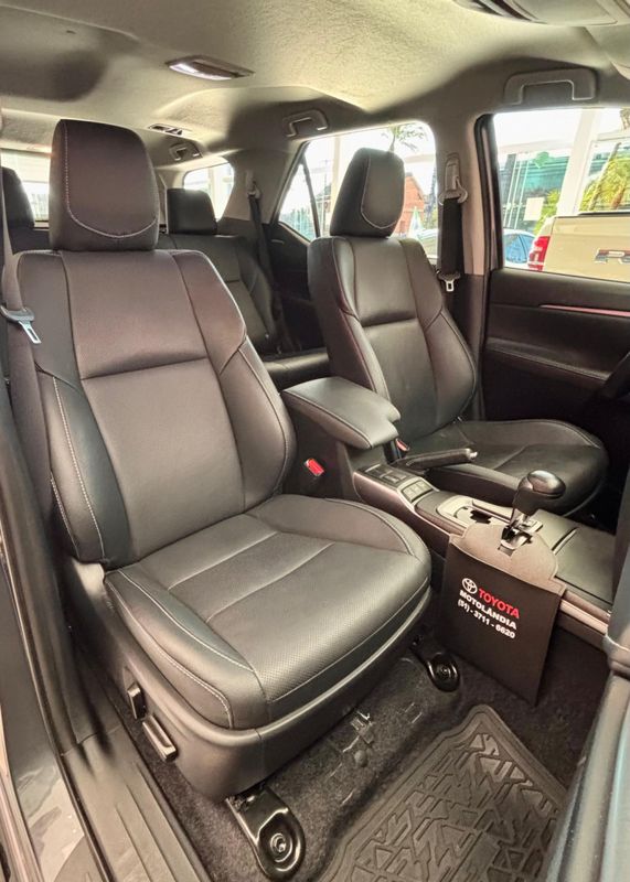 Toyota Hilux SW4 SRX Plat 4×4 2.8 TB Die 2024/2024 PC VEÍCULOS SANTA CRUZ DO SUL / Carros no Vale Toyota Hilux SW4 SRX Plat 4×4 2.8 TB Die 2024/2024 PC VEÍCULOS SANTA CRUZ DO SUL / Carros no Vale