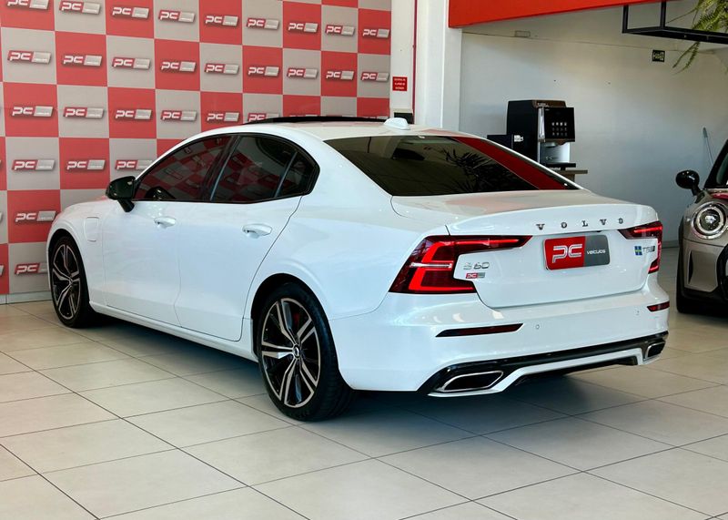 Volvo S60 T-8 R-DESIGN 2.0 407cv (Híbrido) 2020/2020 PC VEÍCULOS SANTA CRUZ DO SUL / Carros no Vale Volvo S60 T-8 R-DESIGN 2.0 407cv (Híbrido) 2020/2020 PC VEÍCULOS SANTA CRUZ DO SUL / Carros no Vale