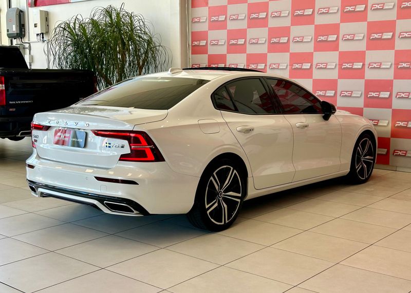 Volvo S60 T-8 R-DESIGN 2.0 407cv (Híbrido) 2020/2020 PC VEÍCULOS SANTA CRUZ DO SUL / Carros no Vale Volvo S60 T-8 R-DESIGN 2.0 407cv (Híbrido) 2020/2020 PC VEÍCULOS SANTA CRUZ DO SUL / Carros no Vale