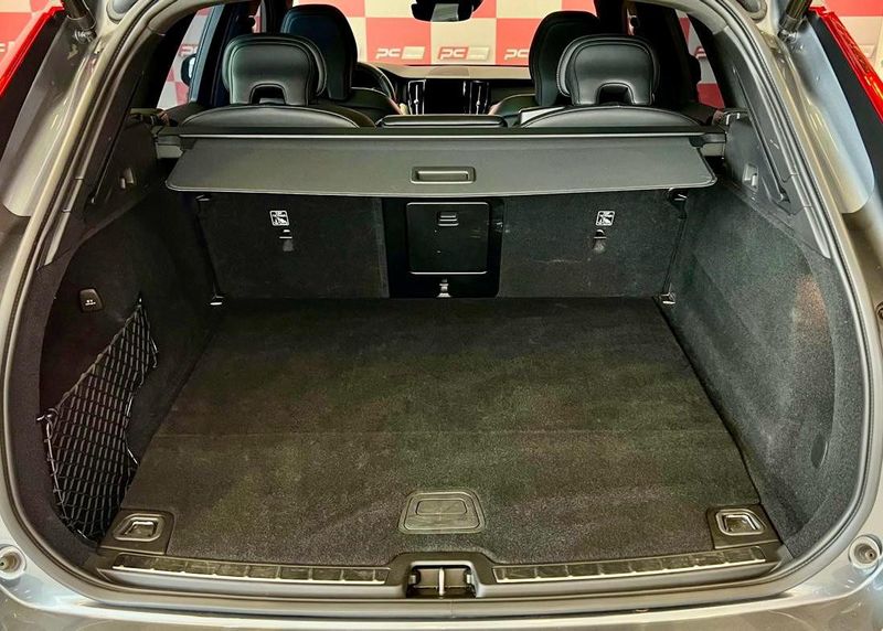 Volvo XC 60 T-8 R-DESIGN 2.0 (Híbrido) 2021/2021 PC VEÍCULOS SANTA CRUZ DO SUL / Carros no Vale Volvo XC 60 T-8 R-DESIGN 2.0 (Híbrido) 2021/2021 PC VEÍCULOS SANTA CRUZ DO SUL / Carros no Vale