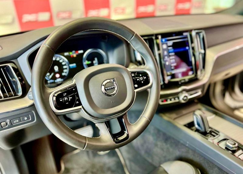 Volvo XC 60 T-8 R-DESIGN 2.0 (Híbrido) 2021/2021 PC VEÍCULOS SANTA CRUZ DO SUL / Carros no Vale Volvo XC 60 T-8 R-DESIGN 2.0 (Híbrido) 2021/2021 PC VEÍCULOS SANTA CRUZ DO SUL / Carros no Vale