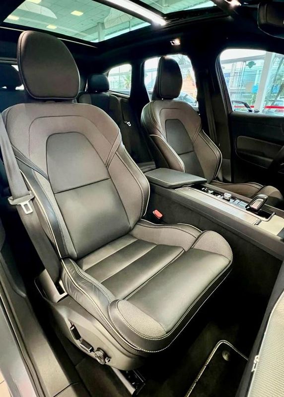 Volvo XC 60 T-8 R-DESIGN 2.0 (Híbrido) 2021/2021 PC VEÍCULOS SANTA CRUZ DO SUL / Carros no Vale Volvo XC 60 T-8 R-DESIGN 2.0 (Híbrido) 2021/2021 PC VEÍCULOS SANTA CRUZ DO SUL / Carros no Vale