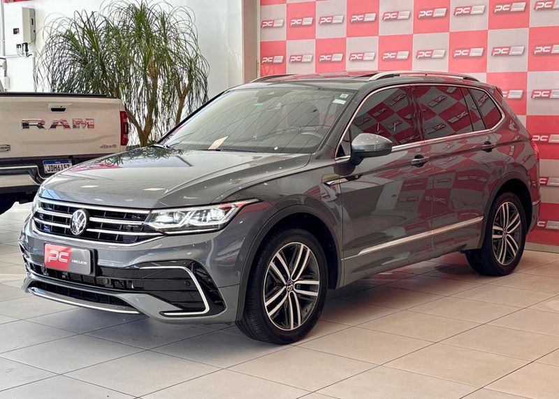 VOLKSWAGEN TIGUAN Allspac R-Line 300 TSI 2.0 2023/2024 PC VEÍCULOS SANTA CRUZ DO SUL / Carros no Vale VOLKSWAGEN TIGUAN Allspac R-Line 300 TSI 2.0 2023/2024 PC VEÍCULOS SANTA CRUZ DO SUL / Carros no Vale