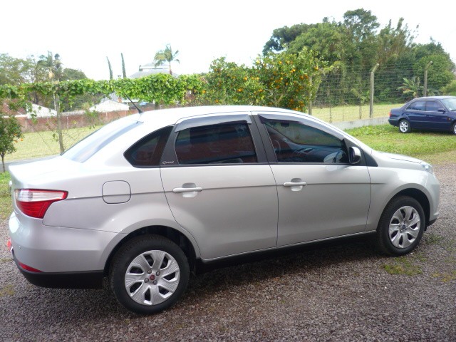FIAT GRAND SIENA 1.4 MPI ATTRACTIVE 8V FLEX 4P MANUAL 2016/2017 PREMIUM AUTOMÓVEIS ARROIO DO MEIO / Carros no Vale