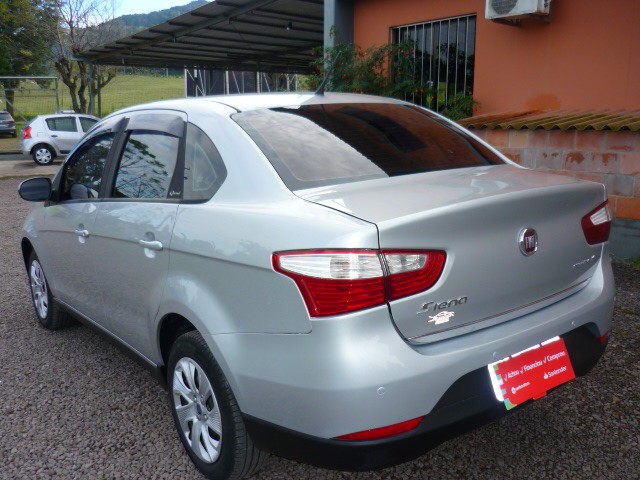 FIAT GRAND SIENA 1.4 MPI ATTRACTIVE 8V FLEX 4P MANUAL 2016/2017 PREMIUM AUTOMÓVEIS ARROIO DO MEIO / Carros no Vale