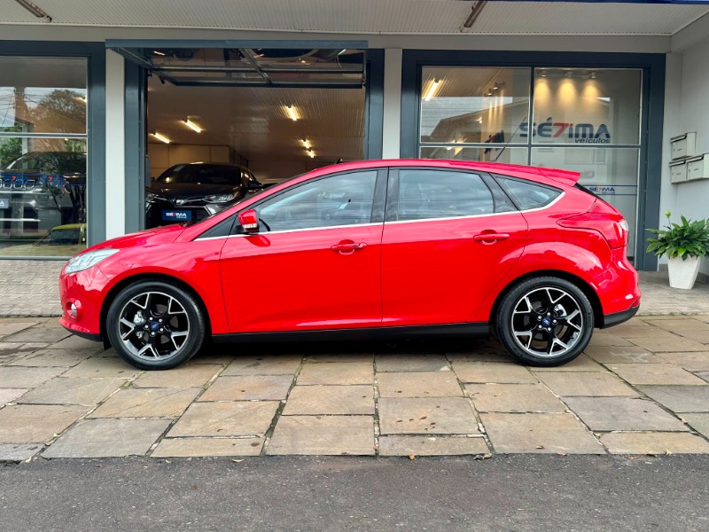 FORD FOCUS TITANIUM 2.0 2013/2014 SÉTIMA VEÍCULOS GUAPORÉ / Carros no Vale FORD FOCUS TITANIUM 2.0 2013/2014 SÉTIMA VEÍCULOS GUAPORÉ / Carros no Vale