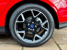 FORD FOCUS TITANIUM 2.0 2013/2014 SÉTIMA VEÍCULOS GUAPORÉ / Carros no Vale