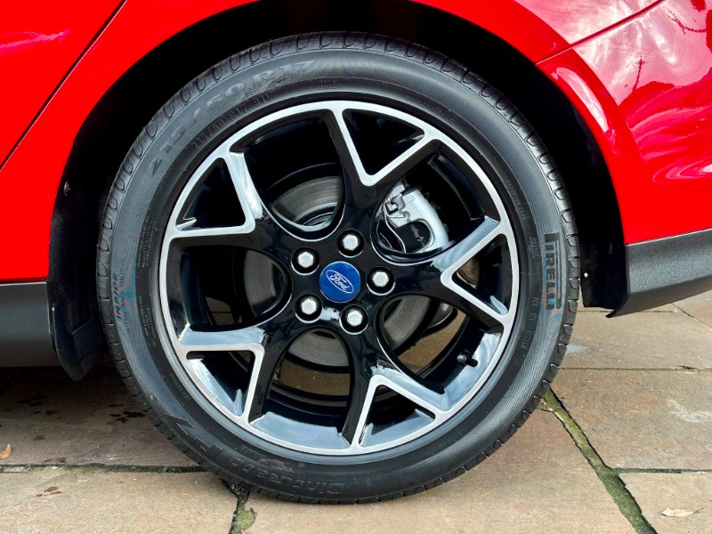 FORD FOCUS TITANIUM 2.0 2013/2014 SÉTIMA VEÍCULOS GUAPORÉ / Carros no Vale FORD FOCUS TITANIUM 2.0 2013/2014 SÉTIMA VEÍCULOS GUAPORÉ / Carros no Vale