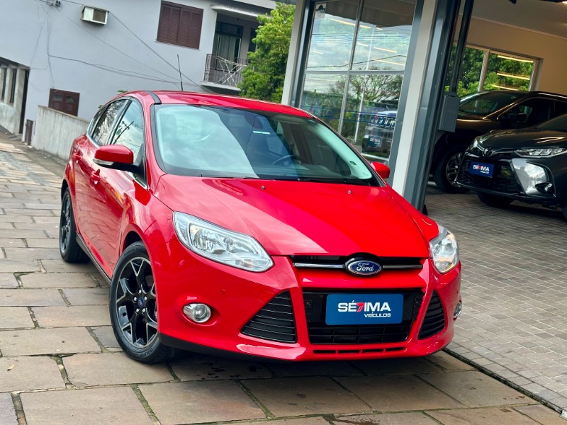 FORD FOCUS TITANIUM 2.0 2013/2014 SÉTIMA VEÍCULOS GUAPORÉ / Carros no Vale FORD FOCUS TITANIUM 2.0 2013/2014 SÉTIMA VEÍCULOS GUAPORÉ / Carros no Vale