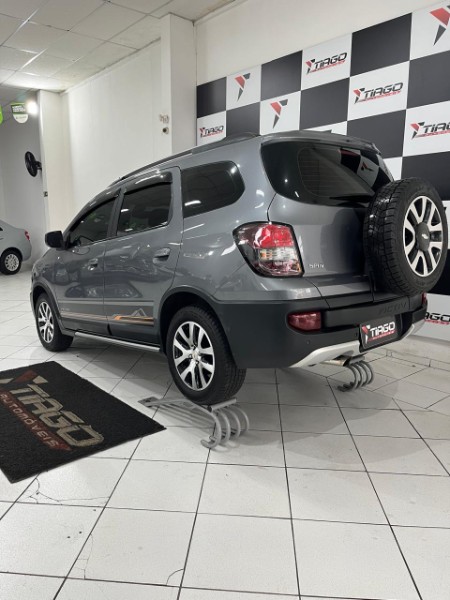 CHEVROLET SPIN 1.8 ACTIV 8V FLEX 4P AUTOMÁTICO 2018/2018 TIAGO AUTOMÓVEIS VENÂNCIO AIRES / Carros no Vale