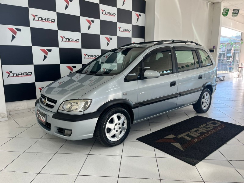 CHEVROLET ZAFIRA 2.0 MPFI EXPRESSION 8V 2011/2011 TIAGO AUTOMÓVEIS VENÂNCIO AIRES / Carros no Vale