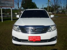 TOYOTA HILUX SW4 2.7 SR 4X2 16V FLEX 4P AUTOMÁTICO 2015/2015 PREMIUM AUTOMÓVEIS ARROIO DO MEIO / Carros no Vale