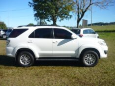 TOYOTA HILUX SW4 2.7 SR 4X2 16V FLEX 4P AUTOMÁTICO 2015/2015 PREMIUM AUTOMÓVEIS ARROIO DO MEIO / Carros no Vale
