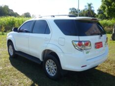 TOYOTA HILUX SW4 2.7 SR 4X2 16V FLEX 4P AUTOMÁTICO 2015/2015 PREMIUM AUTOMÓVEIS ARROIO DO MEIO / Carros no Vale