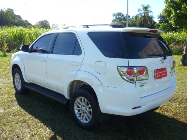 TOYOTA HILUX SW4 2.7 SR 4X2 16V FLEX 4P AUTOMÁTICO 2015/2015 PREMIUM AUTOMÓVEIS ARROIO DO MEIO / Carros no Vale