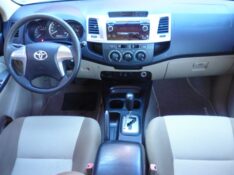 TOYOTA HILUX SW4 2.7 SR 4X2 16V FLEX 4P AUTOMÁTICO 2015/2015 PREMIUM AUTOMÓVEIS ARROIO DO MEIO / Carros no Vale