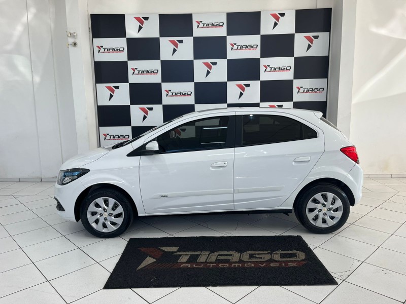 CHEVROLET ONIX HATCH LT 1.4 8V FLEXPOWER 5P MEC. 2015/2015 TIAGO AUTOMÓVEIS VENÂNCIO AIRES / Carros no Vale