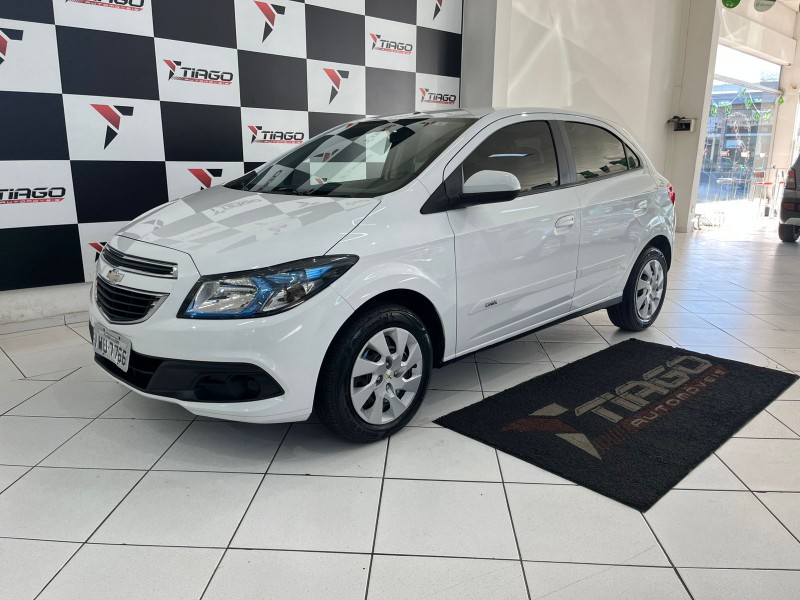 CHEVROLET ONIX HATCH LT 1.4 8V FLEXPOWER 5P MEC. 2015/2015 TIAGO AUTOMÓVEIS VENÂNCIO AIRES / Carros no Vale