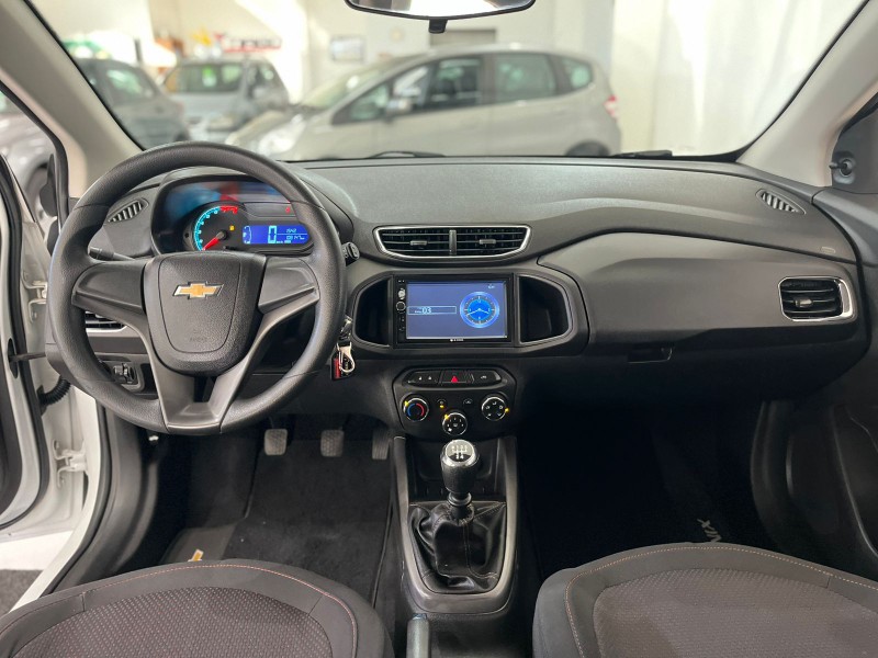 CHEVROLET ONIX HATCH LT 1.4 8V FLEXPOWER 5P MEC. 2015/2015 TIAGO AUTOMÓVEIS VENÂNCIO AIRES / Carros no Vale