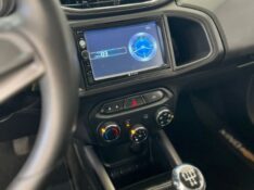 CHEVROLET ONIX HATCH LT 1.4 8V FLEXPOWER 5P MEC. 2015/2015 TIAGO AUTOMÓVEIS VENÂNCIO AIRES / Carros no Vale