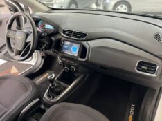 CHEVROLET ONIX HATCH LT 1.4 8V FLEXPOWER 5P MEC. 2015/2015 TIAGO AUTOMÓVEIS VENÂNCIO AIRES / Carros no Vale
